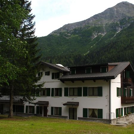 Casa Alpina Don Guanella Bed & Breakfast Macugnaga Exterior photo