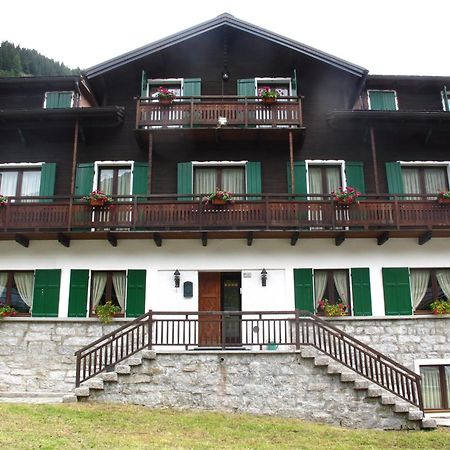Casa Alpina Don Guanella Bed & Breakfast Macugnaga Exterior photo