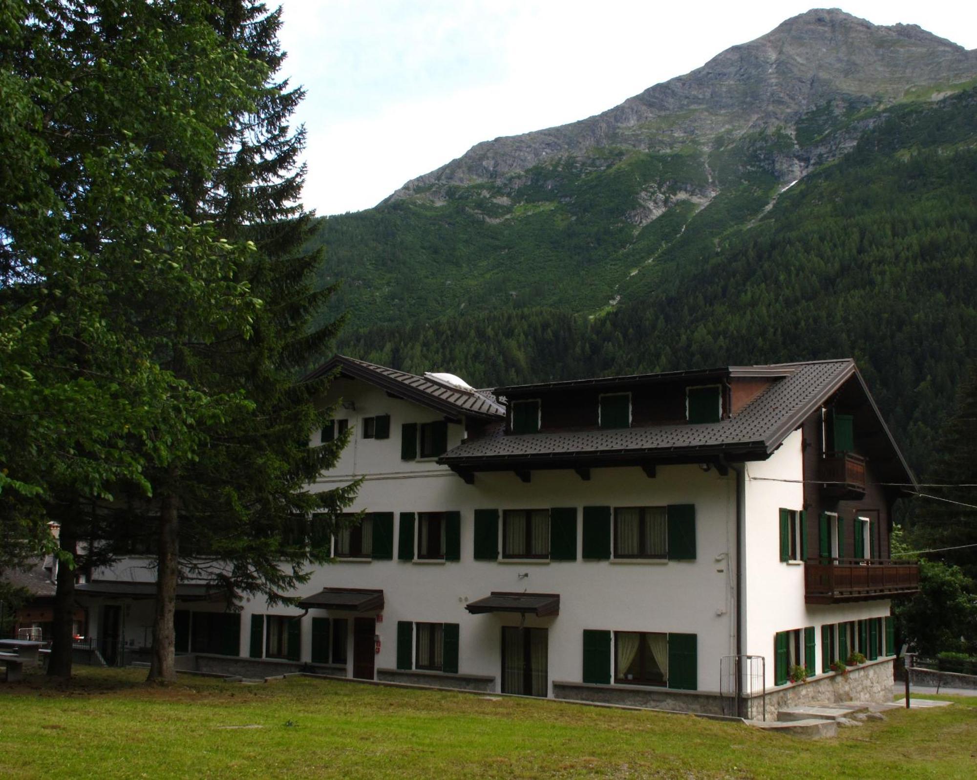 Casa Alpina Don Guanella Bed & Breakfast Macugnaga Exterior photo