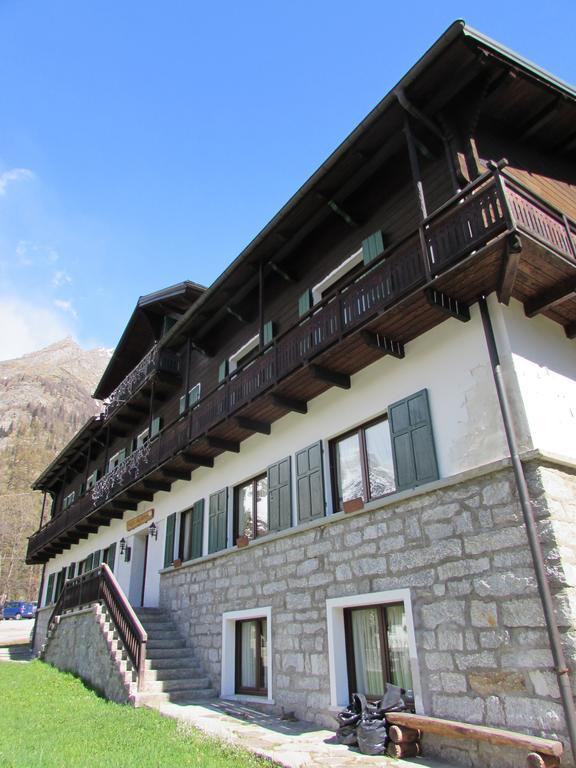 Casa Alpina Don Guanella Bed & Breakfast Macugnaga Exterior photo